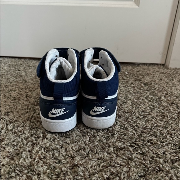Nike Men's Navy and White Sneakers - Picture 3 of 4